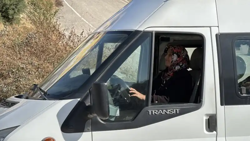 Esnaf Kredisiyle Aldığı Minibüsle Servis şoförlüğüne Başlayan Kadın Işinin Patronu Oldu