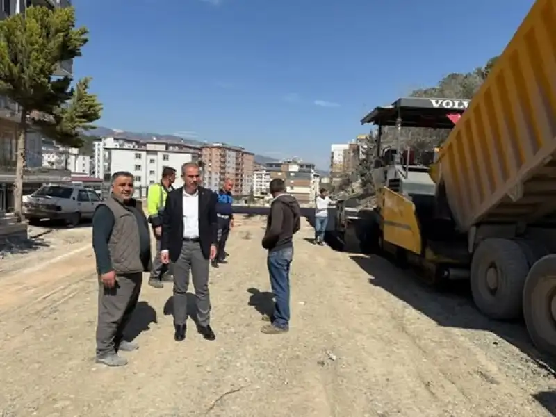 Başkan Çelik Asfalt çalışmalarını Yerinde Inceledi