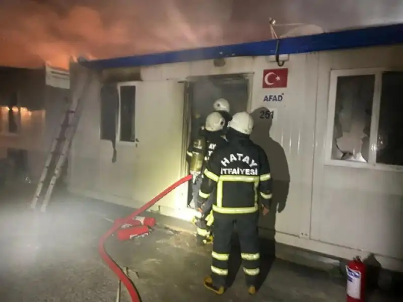 Tayfur Sökmen Konteyner Kentte Yangın Çıktı