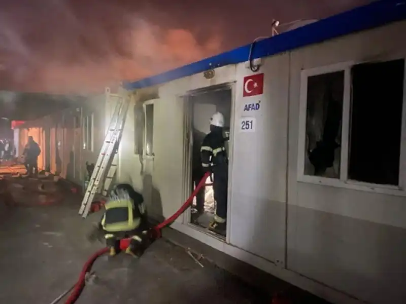 Tayfur Sökmen Konteyner Kentte Yangın Çıktı