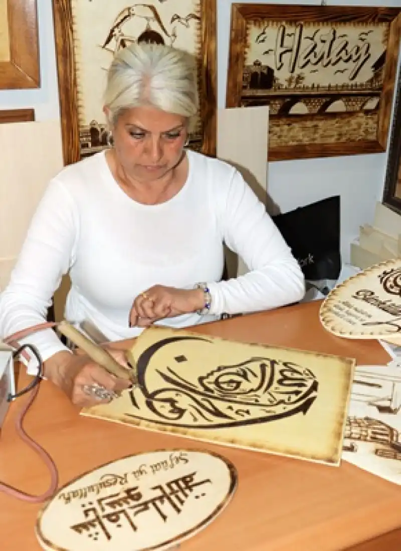 Ahşap Yakma Sanatıyla Ramazan Ruhunu Yaşatıyorlar