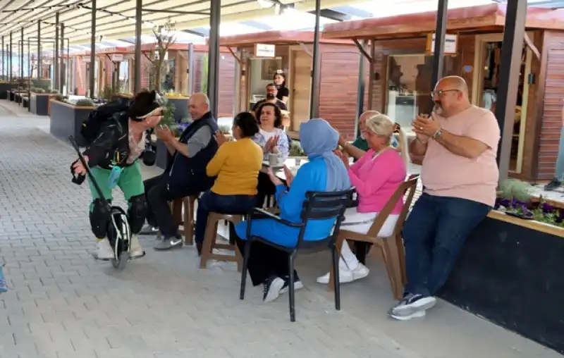 Kültür Ve Sanat Çarşısı’nda Tek Teker Şov!