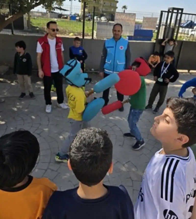 Hatay'da Sınıf Başkanı Seçilen çocuk Seçim Vaadini Gerçekleştirdi