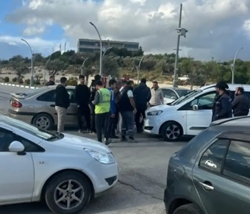 Altınözü’nde Trafik Işıkları Yine Gündemde: Yeni Kaza Vatandaşları İsyan Ettirdi