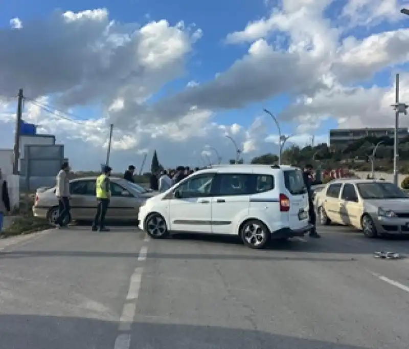 Altınözü’nde Trafik Işıkları Yine Gündemde: Yeni Kaza Vatandaşları İsyan Ettirdi