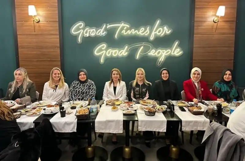 Protokol üyelerinin Eşleri Neslihan Dönmez Ev Sahipliğinde Iftarda Bir Araya Geldi!