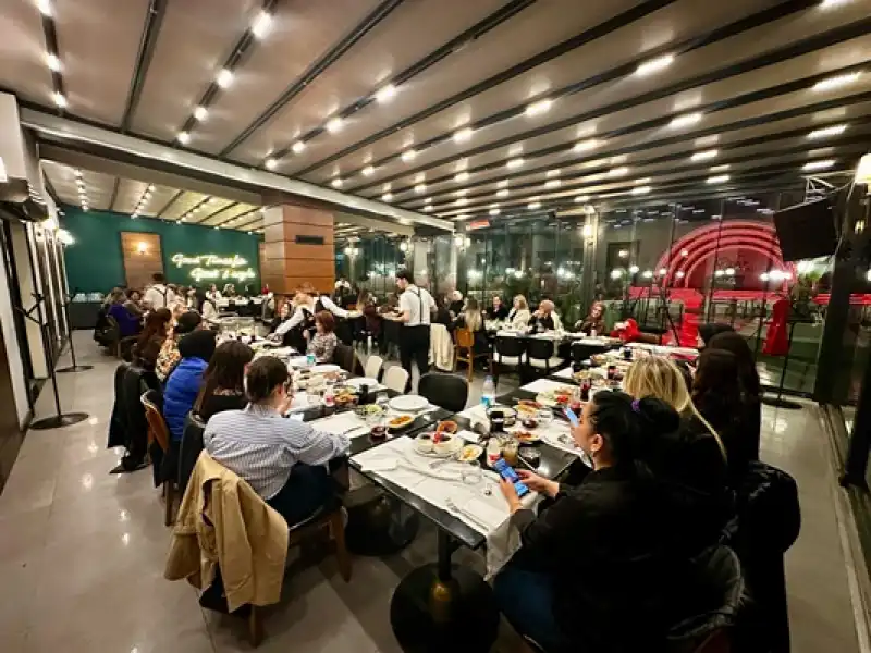 Protokol üyelerinin Eşleri Neslihan Dönmez Ev Sahipliğinde Iftarda Bir Araya Geldi!