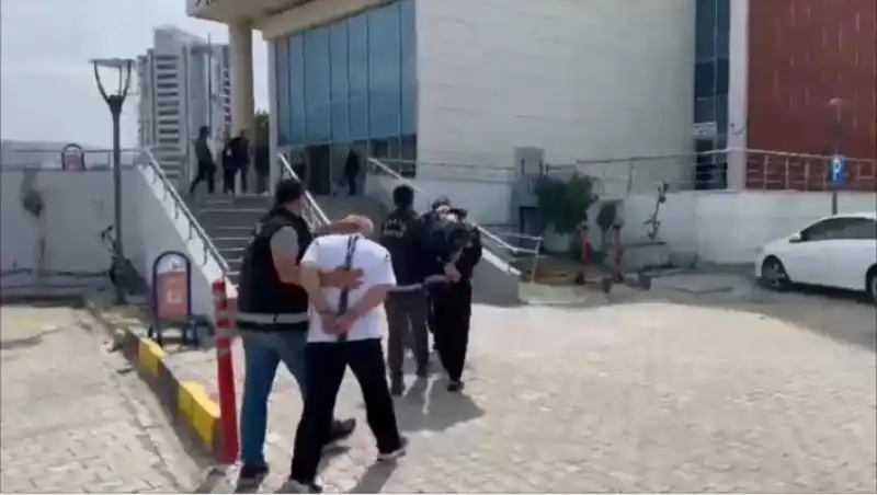 Silahlı Tehdit Suçundan Aranan 4 Kişi Yakalandı 