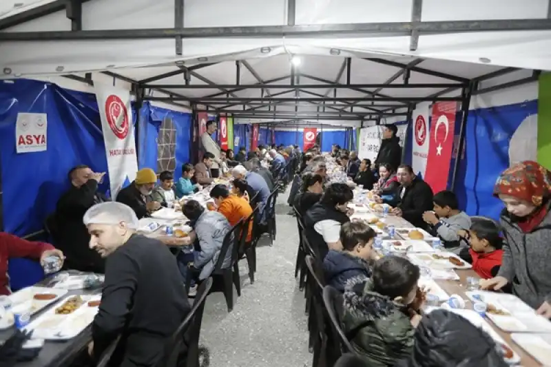 Vali Antakya’da İftar Çadırında Orucuna Açtı