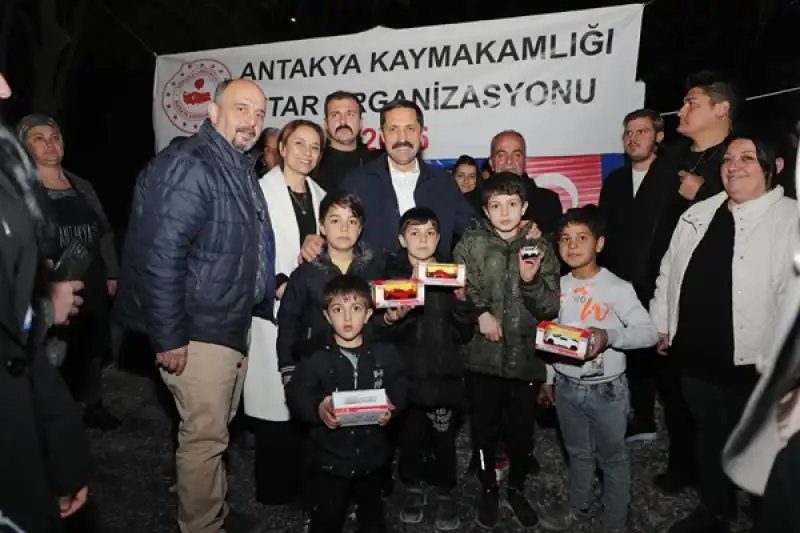Vali Antakya’da İftar Çadırında Orucuna Açtı