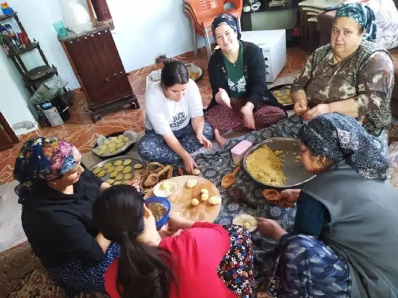 Hatay’da Bayram Kömbesi Geleneği Yaşatılıyor
