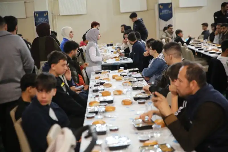 Hatay Antakya'da Gençler Için Iftar Programı Düzenlendi 