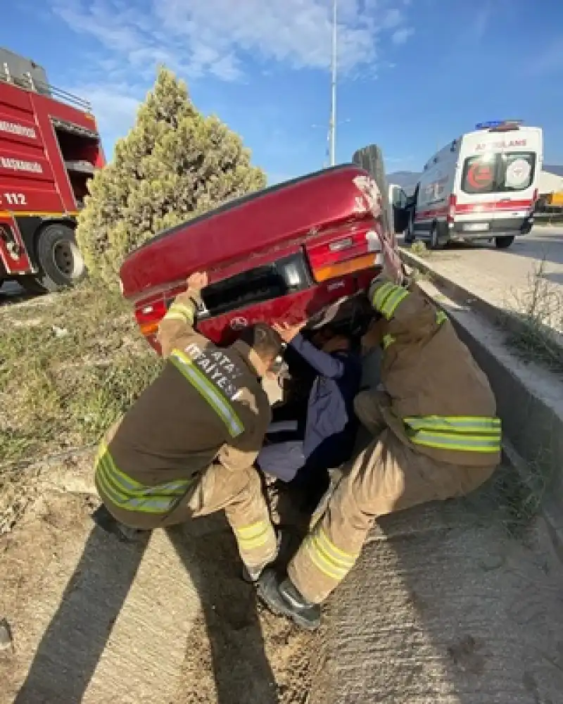 Antakya’da Trafik Kazası: İki Kişi Yaralandı!