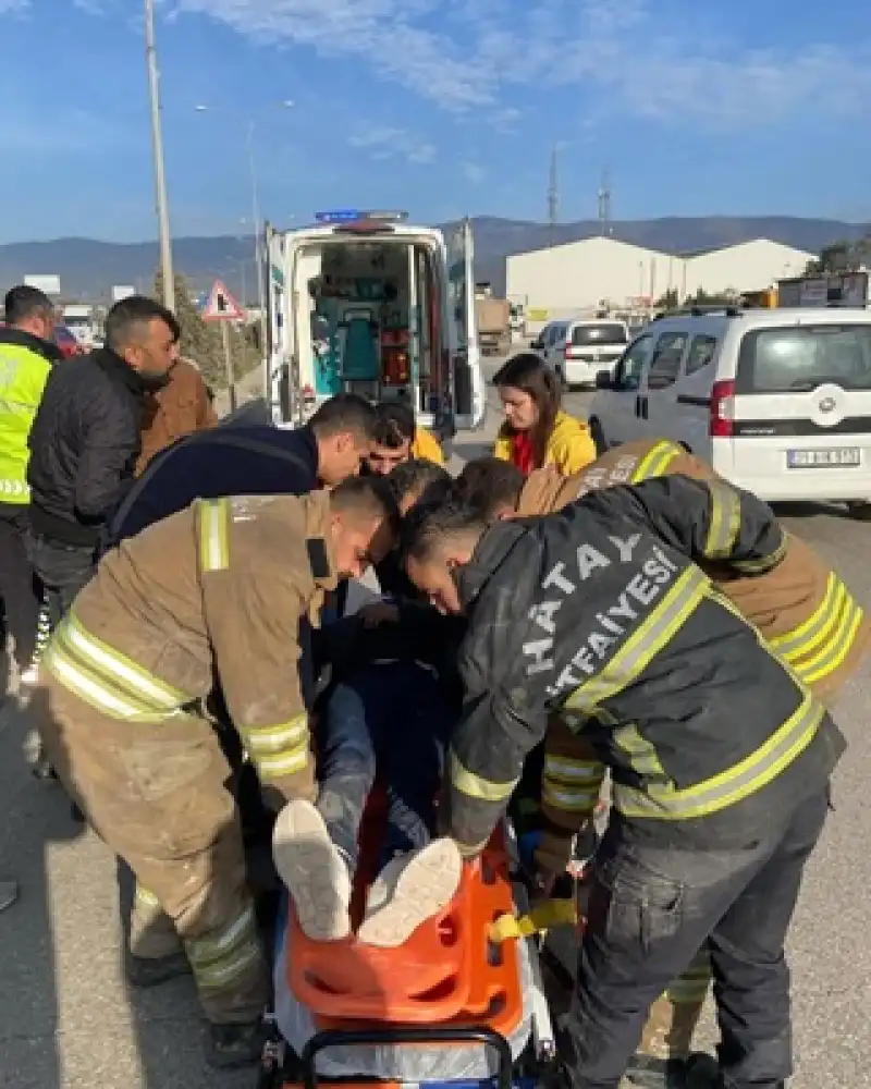 Antakya’da Trafik Kazası: İki Kişi Yaralandı!