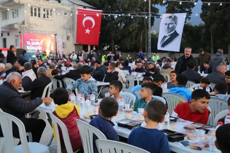Başkan Öntürk, Arsuzlularla Iftar Sofrasında Buluştu