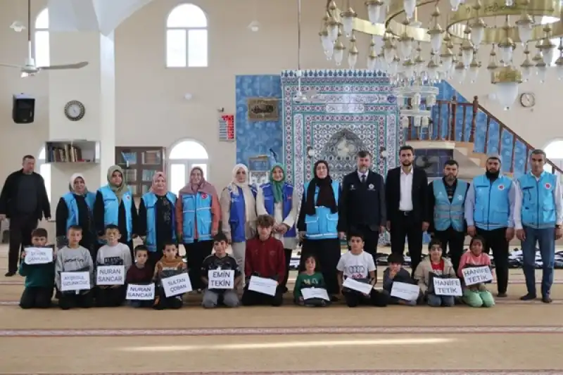 Yetim Çocuklara Bayramlık Sevinci
