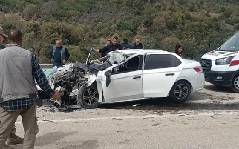 Hatay'da Hafriyat Kamyonuna çarpan Otomobilin Sürücüsü öldü