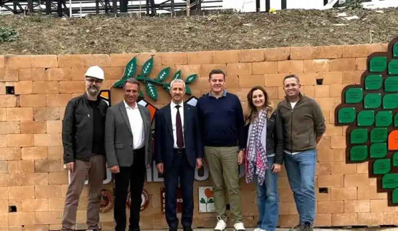 Rektör Eren Beraberindeki Heyetle 100. Yıl Köy Evlerini Gezdi