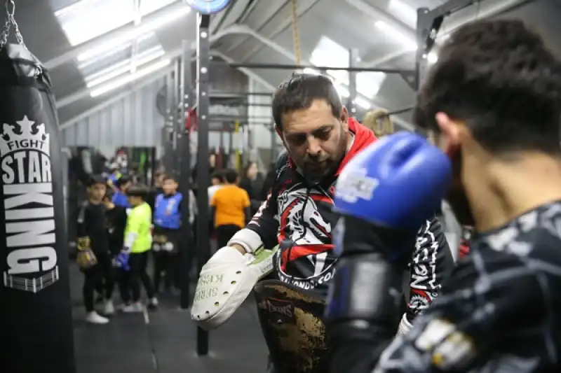 Depremde Yitirdiği Sporcuların Acısını, Gençleri şampiyonalara Hazırlayarak Hafifletiyor