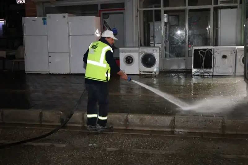 Cadde Ve Sokaklarda Bayram Temizliği