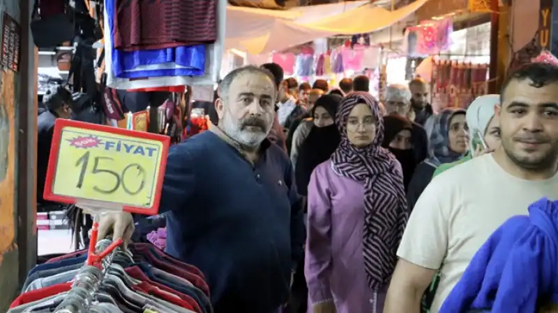 Semerciler Çarşısı’nda Bayram Hareketliliği Esnafın Yüzünü Güldürdü
