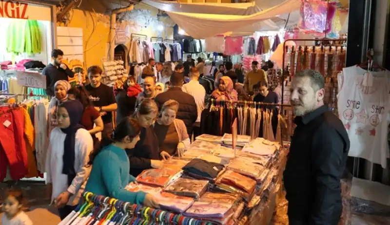 Semerciler Çarşısı’nda Bayram Hareketliliği Esnafın Yüzünü Güldürdü