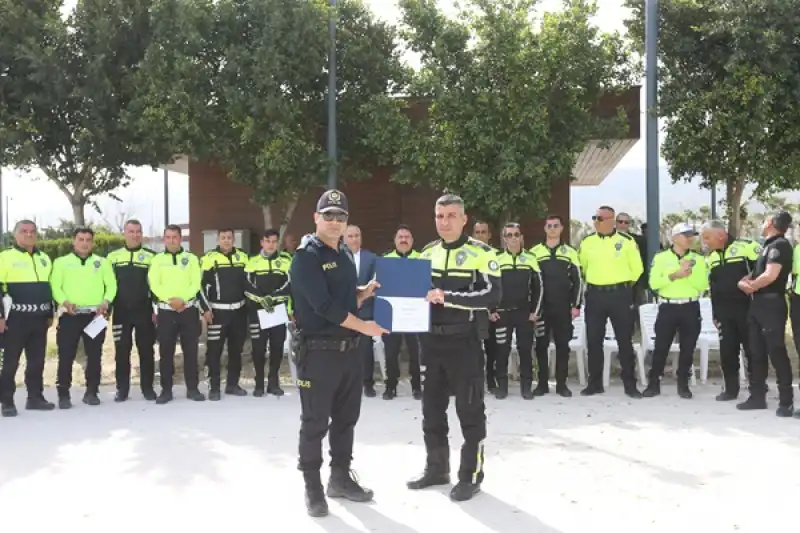 Hatay'da Ileri Sürüş Teknikleri Eğitimini Tamamlayan Motosikletli Polislere Sertifikaları Verildi 