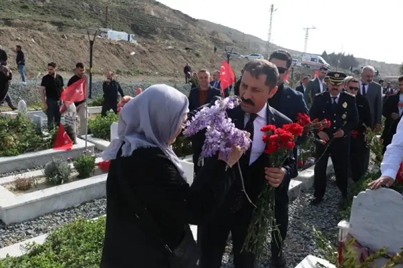 Depremlerden Etkilenen Hatay, Mezarlıklara Hüzünlü Ziyaret