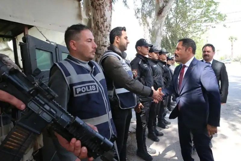 Hatay Valisi Masatlı, Trafik Denetimine Katılarak Sürücülerin Bayramını Kutladı 
