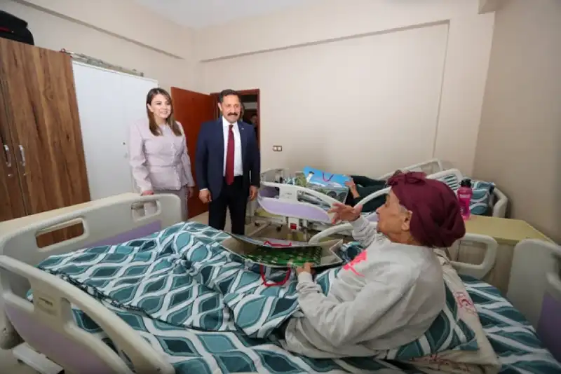 Sevgiyle Uzanan Bir El, Bayramın En Güzel Hediyesidir