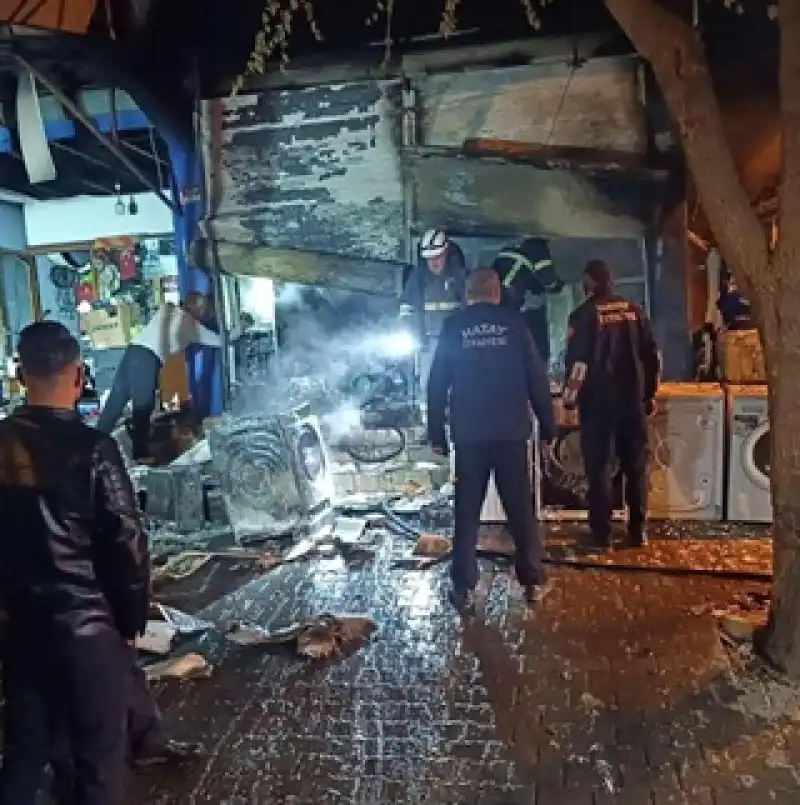 Altınözü’nde Beyaz Eşya Tamirhanesinde Yangın