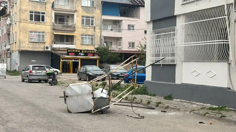 Hatay İskenderun Ve Dörtyol'da Fırtına Yaşamı Olumsuz Etkiledi