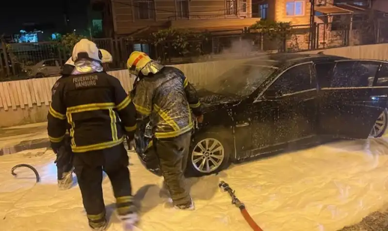 Park Halindeki Araç Yangınına İtfaiye Müdahale Etti 