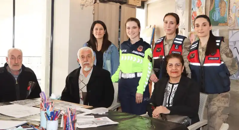 Jandarma, Büyüklerinin Elini Öptü