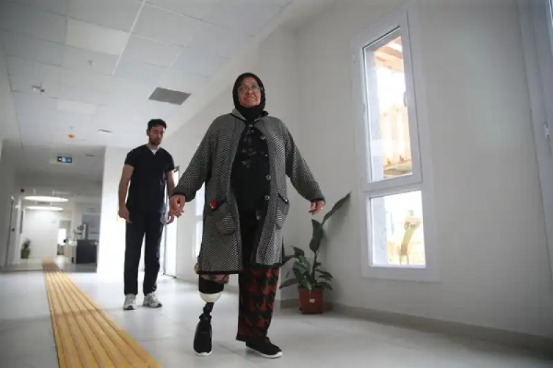 Depremden Sonra Bacağını Kaybeden Afetzede Protezle Yeniden Ayağa Kalktı