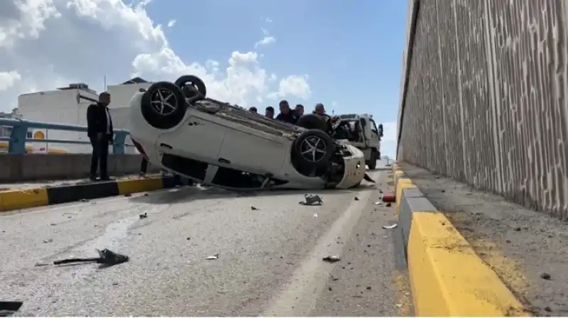 Hatay İskenderun'da Takla Atan Otomobildeki 2 Kişi Yaralandı