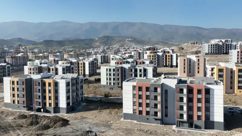 TOKİ, Konutları Depremzedelere Eksiksiz Teslim Etmeli!