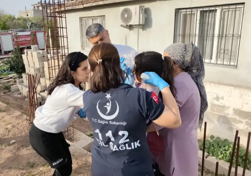 Hatay Kumlu'da Koluna Inşaat Demiri Batan çocuğu Itfaiye Kurtardı
