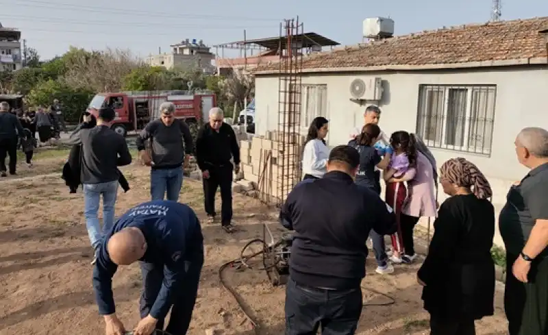 Hatay Kumlu'da Koluna Inşaat Demiri Batan çocuğu Itfaiye Kurtardı