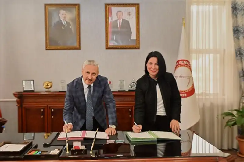 MKÜ Ile Tohumluk Vakfı Arasında İş Birliği Protokolü İmzalandı