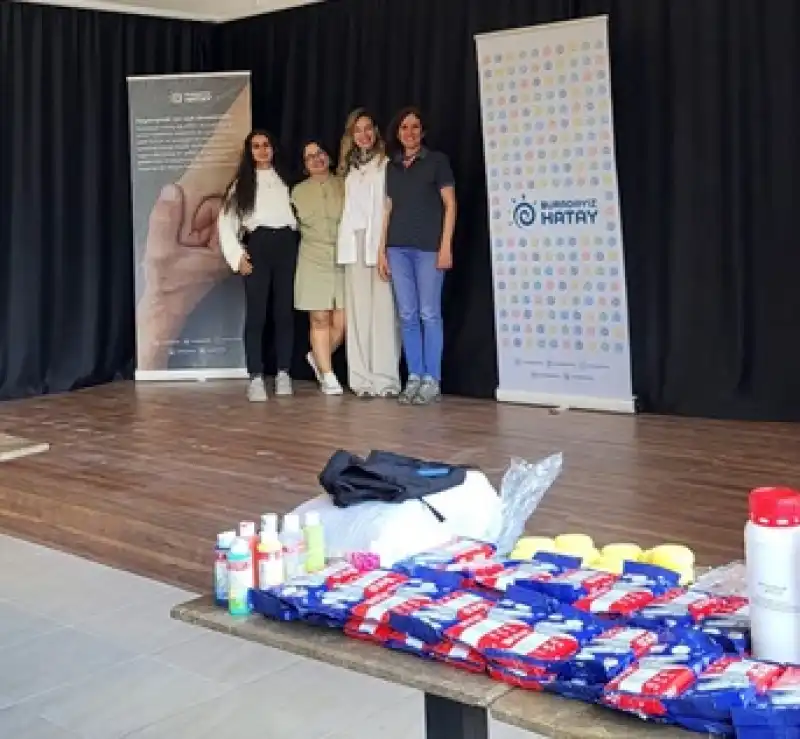 Depremzede Gençler Seramik Atölyesinde Buluştu