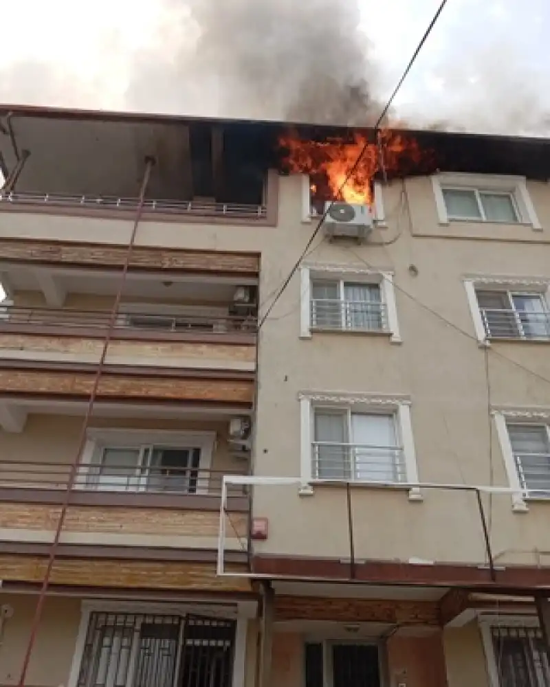 Serinyol Mahallesi'nde Çatı Katında Yangın Çıktı