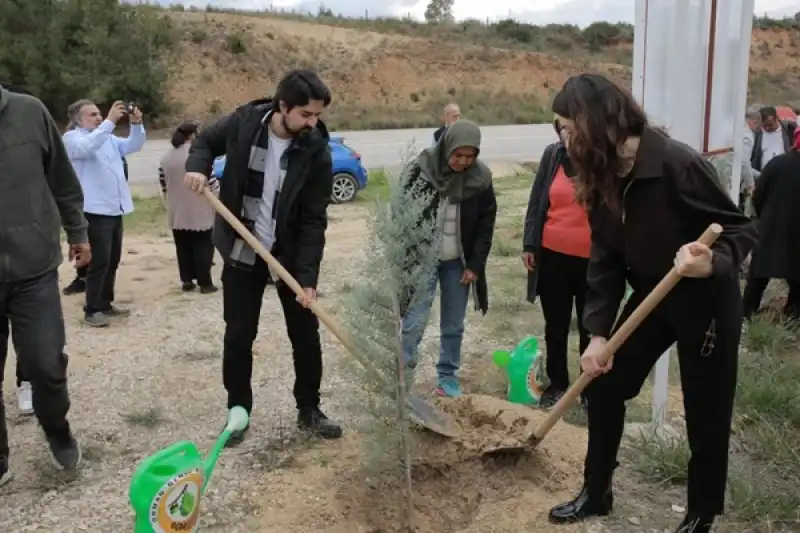 Deprem Şehidi Öğretmenin Anısına 2 Bin Fidan Dikildi