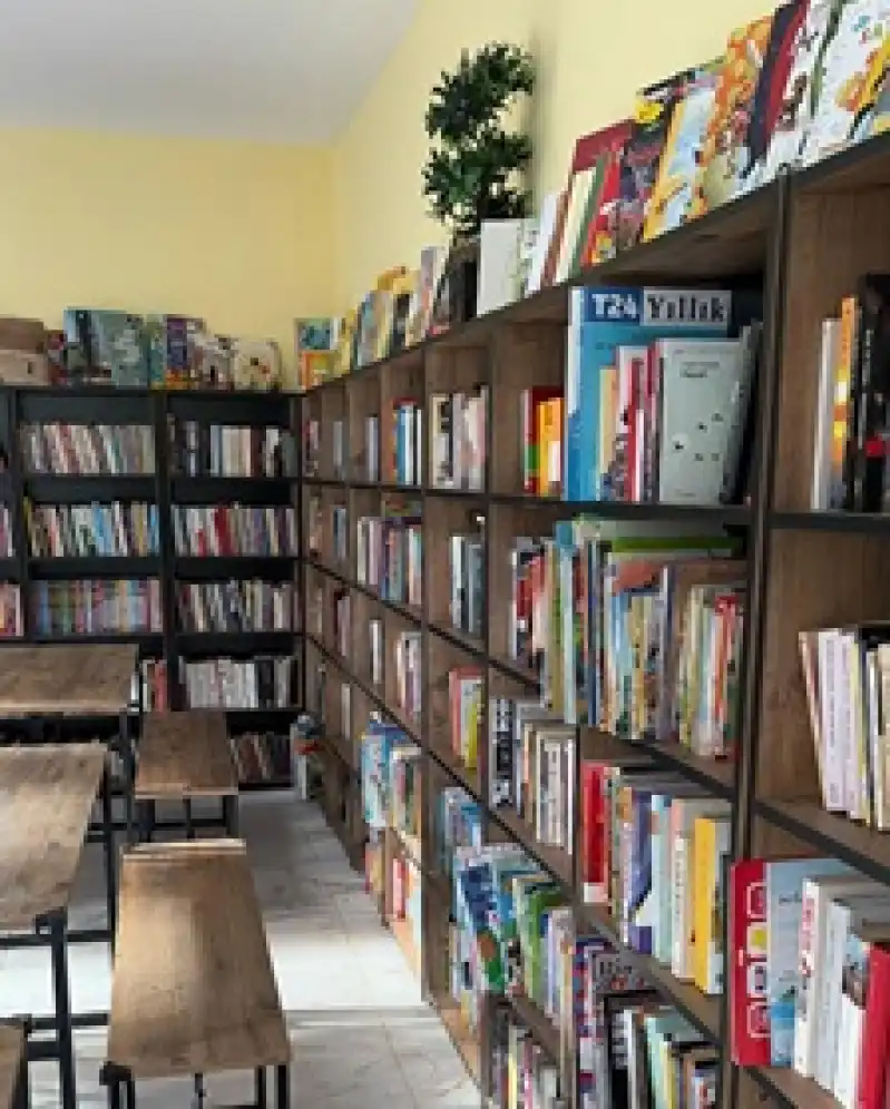 Sanata Kanat Olan Sanatçı Cansu Daloğlu
