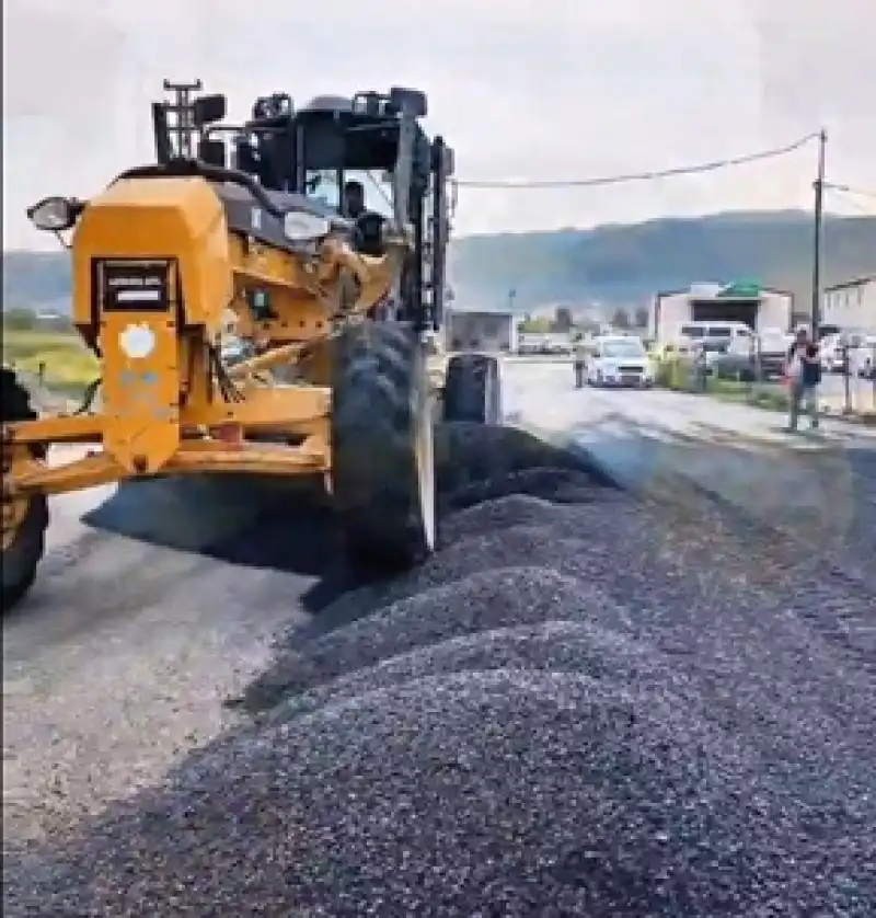 Antakya Belediyesi Fen Işleri Müdürlüğü Ekipleri, Yol çalışmalarını Aralıksız Sürdürüyor
