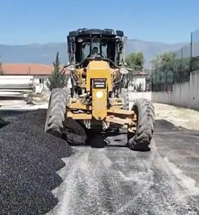 Antakya Belediyesi Fen Işleri Müdürlüğü Ekipleri, Yol çalışmalarını Aralıksız Sürdürüyor