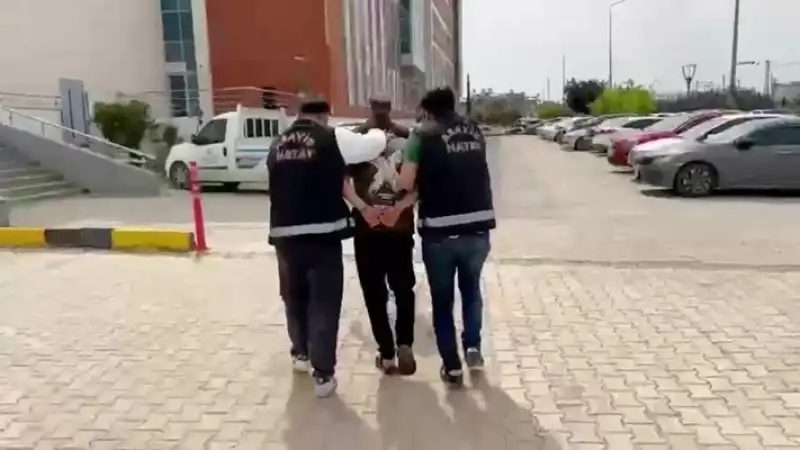 Annesini Öldürüp, Ağabeyine Başsağlığı Dileyen Cani Tutuklandı!