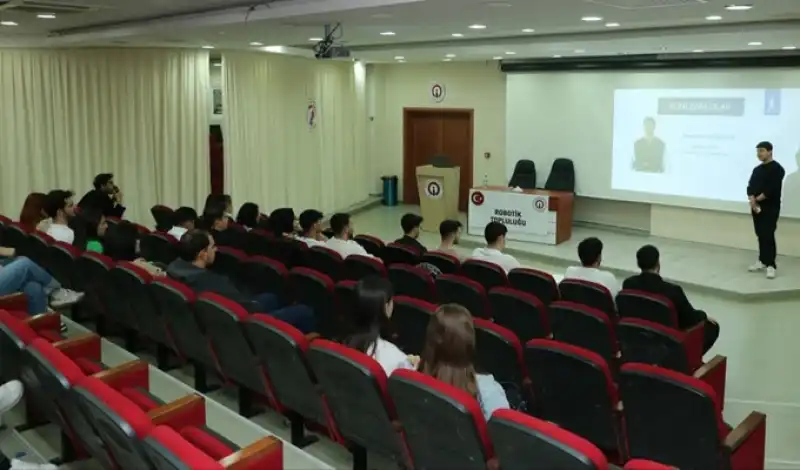 İSTE'den Gençlere 'Yurtdışı Fırsatları' Semineri 