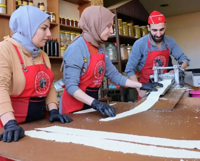 Bir Lokma Memleket: Küncülü Helva Hasreti Dindiriyor