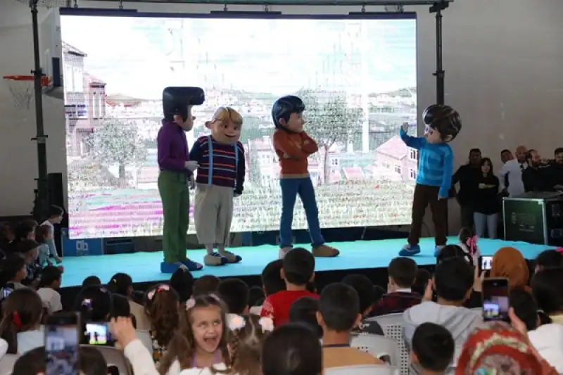 Rafadan Tayfa Miniklerle Buluştu